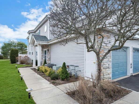 521 Highland Court 521, Moriches NY 11955