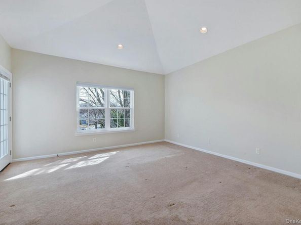 521 Highland Court 521, Moriches NY 11955