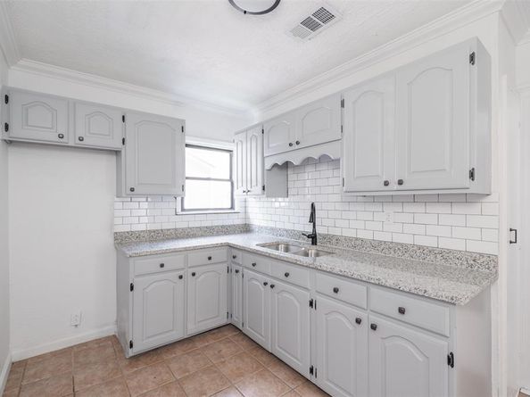 3912  Valentine Street , Fort Worth Texas 76107