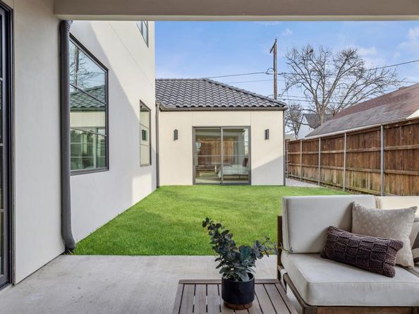 7526  Kenwell Street , Dallas Texas 75209
