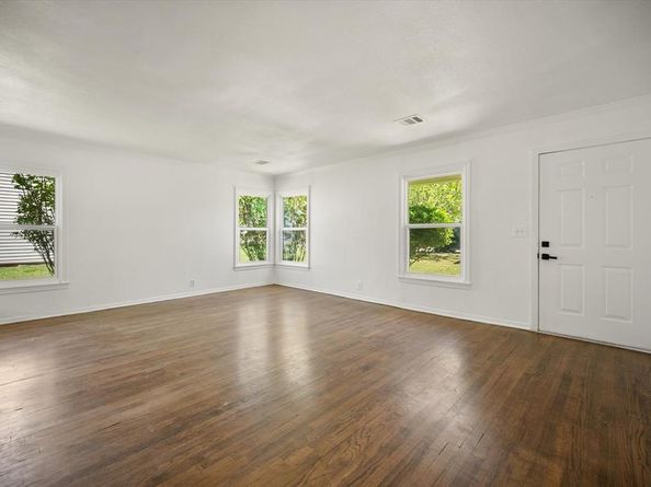 5048  Cedar Hill Road , Fort Worth Texas 76116