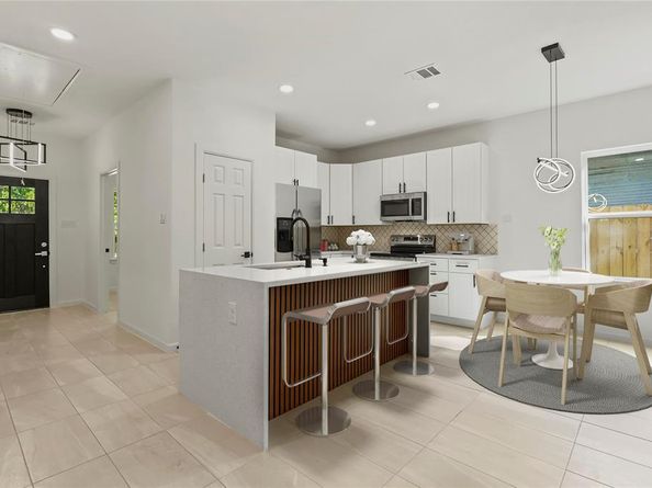 2227  Stoneman Street , Dallas Texas 75215