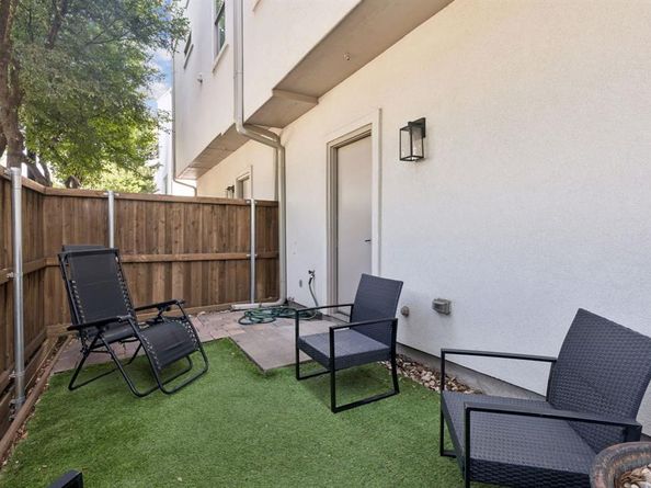 2100 N Fitzhugh Avenue  D, Dallas Texas 75204