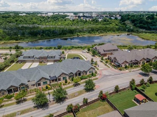925  Birds Fort Trail , Arlington Texas 76005