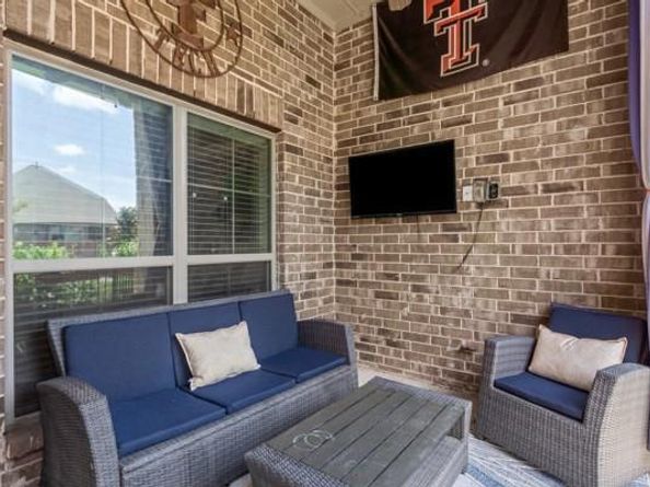 925  Birds Fort Trail , Arlington Texas 76005