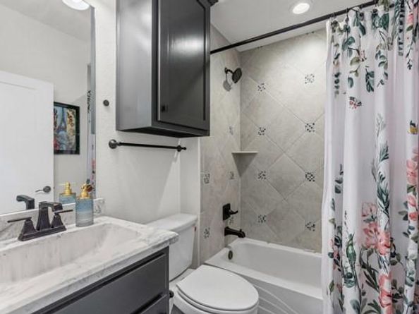 925  Birds Fort Trail , Arlington Texas 76005