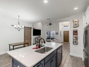 925  Birds Fort Trail , Arlington Texas 76005