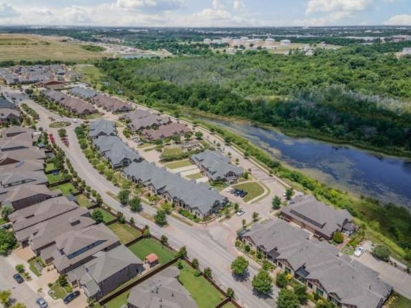 925  Birds Fort Trail , Arlington Texas 76005