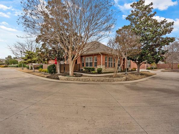 3100  Camellia Rose Drive  110, Fort Worth Texas 76116