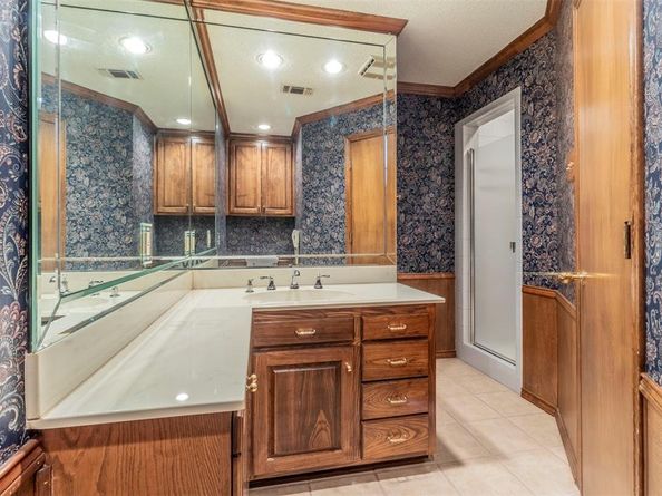 2881  Selma Lane , Farmers Branch Texas 75234