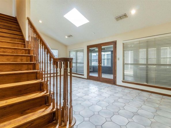 2881  Selma Lane , Farmers Branch Texas 75234