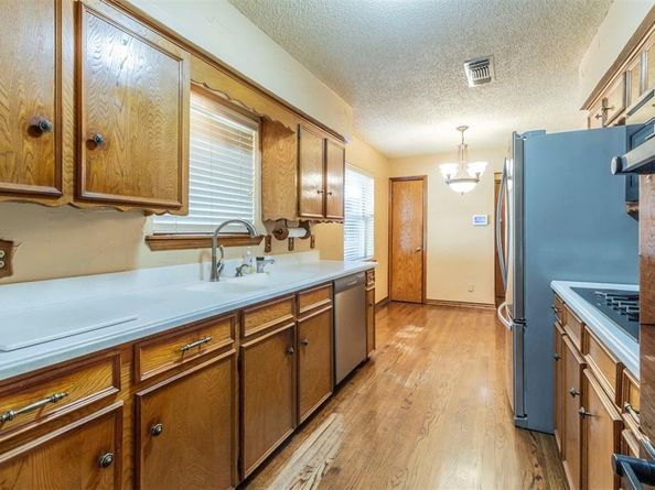 2881  Selma Lane , Farmers Branch Texas 75234