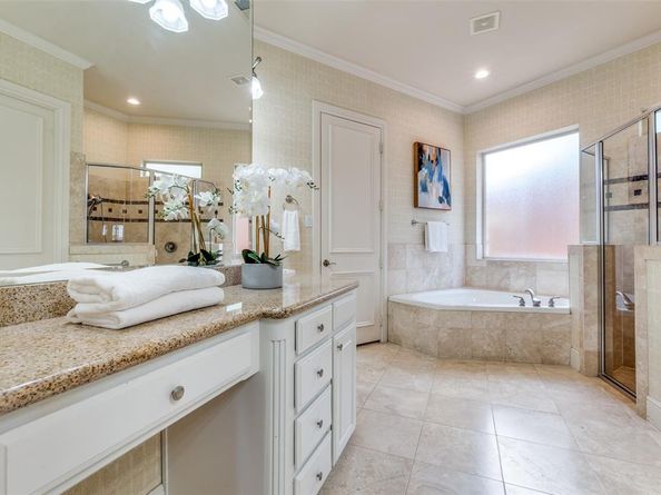 13  Cochran Oaks Lane , Dallas Texas 75220