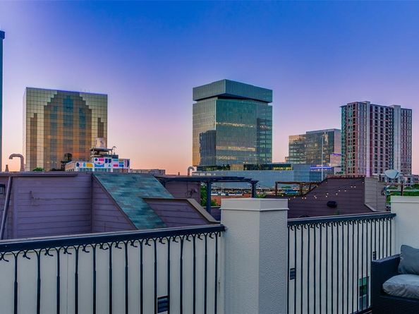 2123  Diversey Street , Dallas Texas 75201