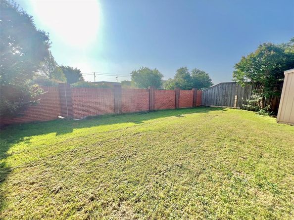 1101  Shawnee Trail , Carrollton Texas 75007