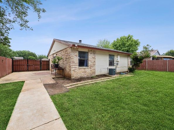 3812  Longmeadow Way , Fort Worth Texas 76133