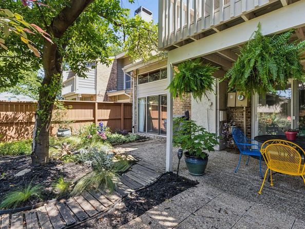 2902  Shady Lake Circle , Carrollton Texas 75006