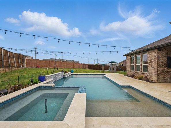 2010  Hollowcreek Trail , Lewisville Texas 75010