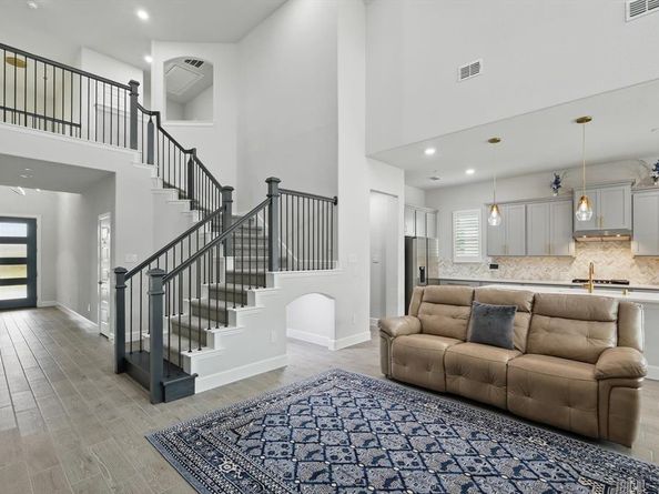 2010  Hollowcreek Trail , Lewisville Texas 75010