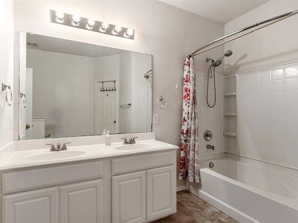 2930  Tangleglen Drive , Rockwall Texas 75032