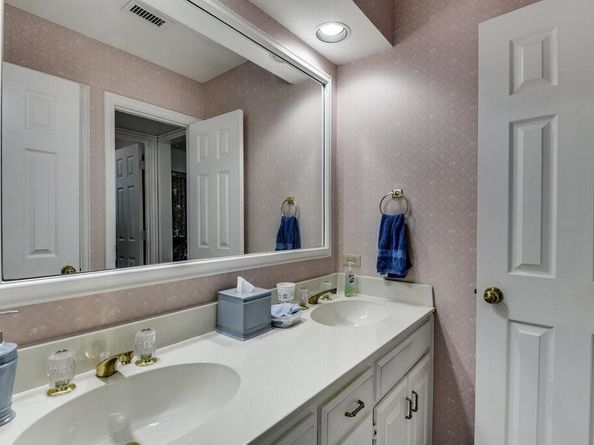 4901  Hidden Oaks Lane , Arlington Texas 76017