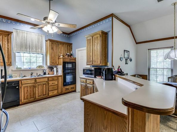 4901  Hidden Oaks Lane , Arlington Texas 76017