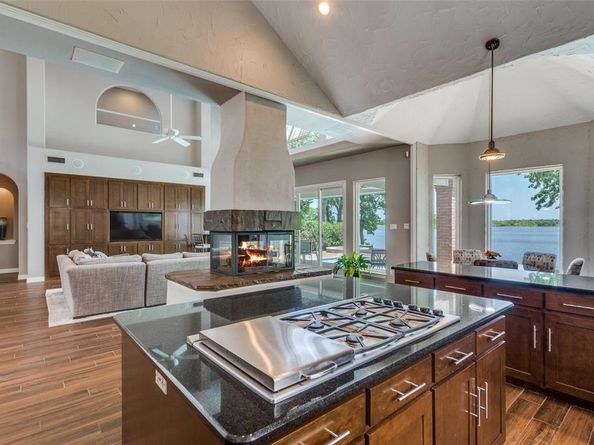 452  Windjammer Lane , Azle Texas 76020