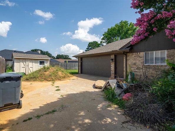 4404  Three Oaks Drive , Arlington Texas 76016