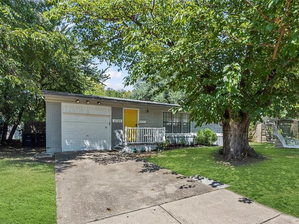 2720  Martin Lydon Avenue , Fort Worth Texas 76133