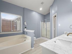945  Hannah Way , Dallas Texas 75253
