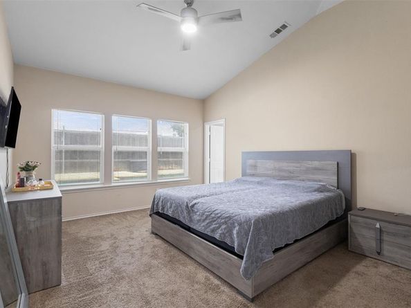 945  Hannah Way , Dallas Texas 75253