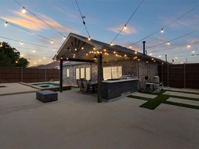 945  Hannah Way , Dallas Texas 75253