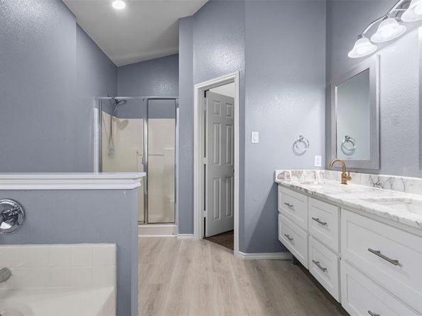 945  Hannah Way , Dallas Texas 75253