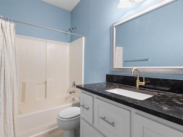 945  Hannah Way , Dallas Texas 75253