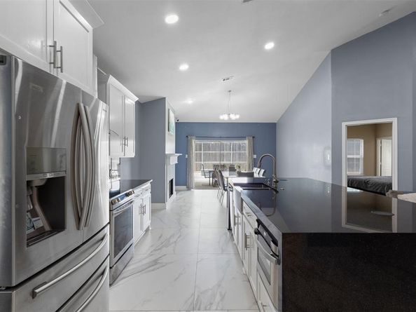 945  Hannah Way , Dallas Texas 75253