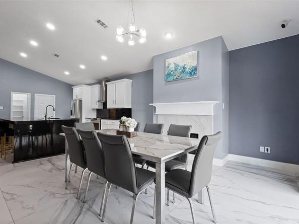 945  Hannah Way , Dallas Texas 75253