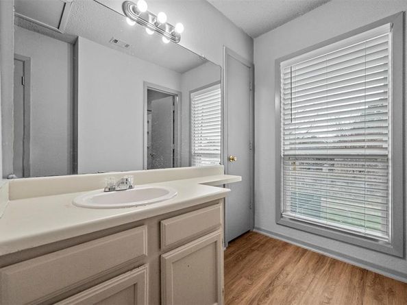 9455  Olde Towne Row , Dallas Texas 75227