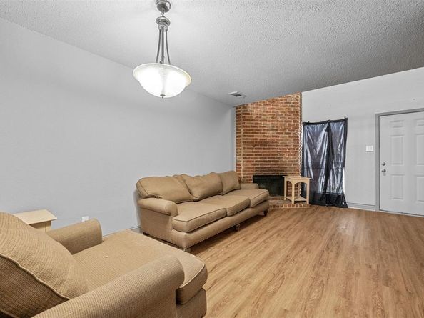 9455  Olde Towne Row , Dallas Texas 75227