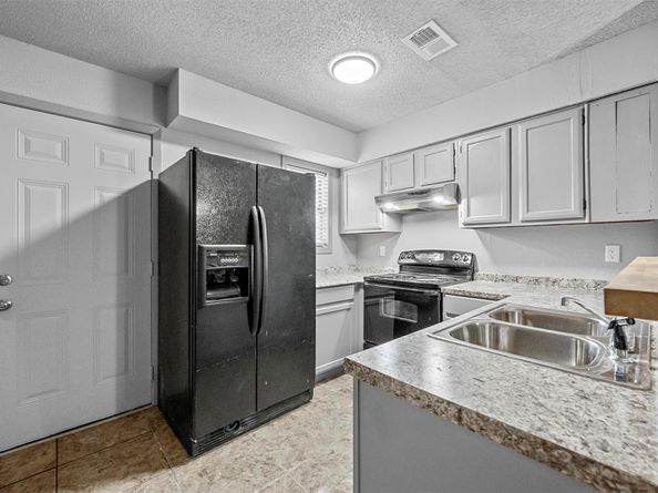 9455  Olde Towne Row , Dallas Texas 75227