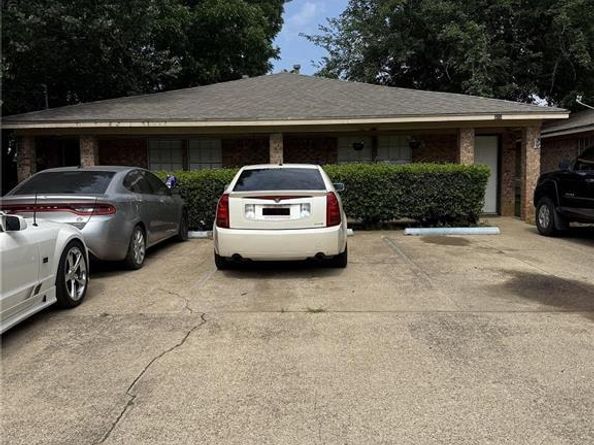 610 N Pecan Street  A&B, Arlington Texas 76011