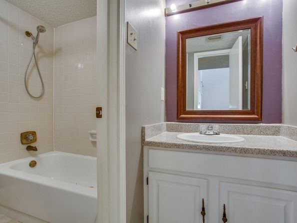 822  Creekside Drive , Lewisville Texas 75067