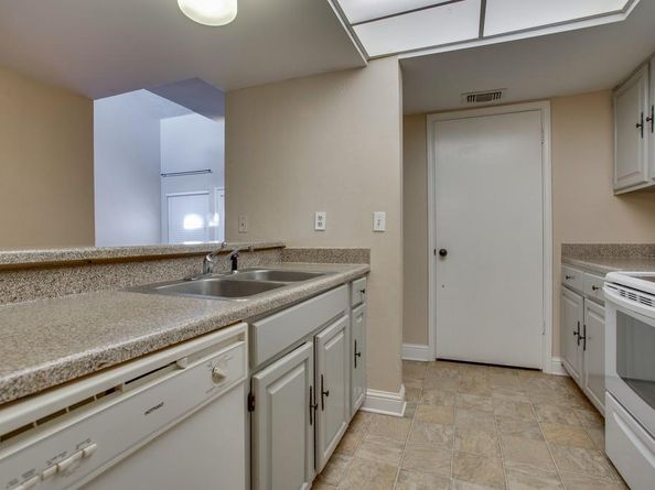 822  Creekside Drive , Lewisville Texas 75067