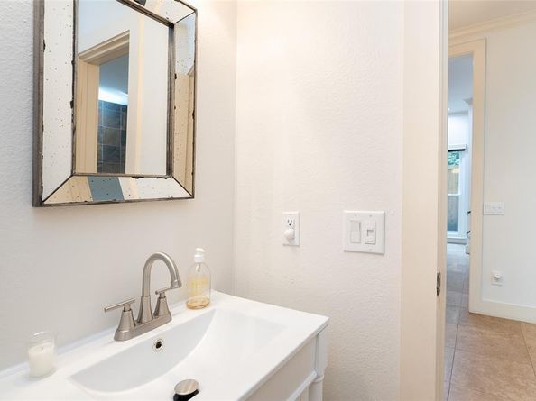 4242  Travis Street  111, Dallas Texas 75205