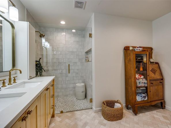 7247  Joyce Way , Dallas Texas 75225