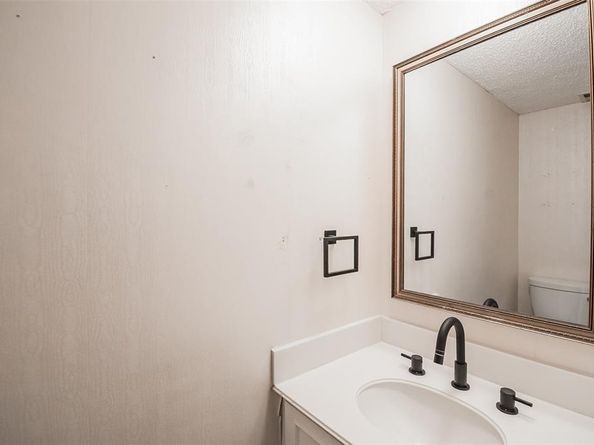 5907  Copperwood Lane  1138, Dallas Texas 75248