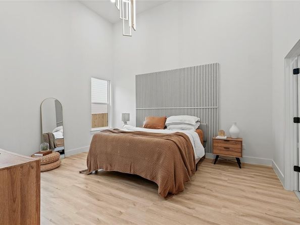603 S Moore Street , Dallas Texas 75203