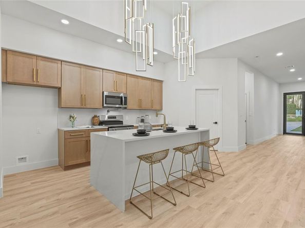 603 S Moore Street , Dallas Texas 75203