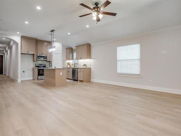 326 S Main Street , Cedar Hill Texas 75104
