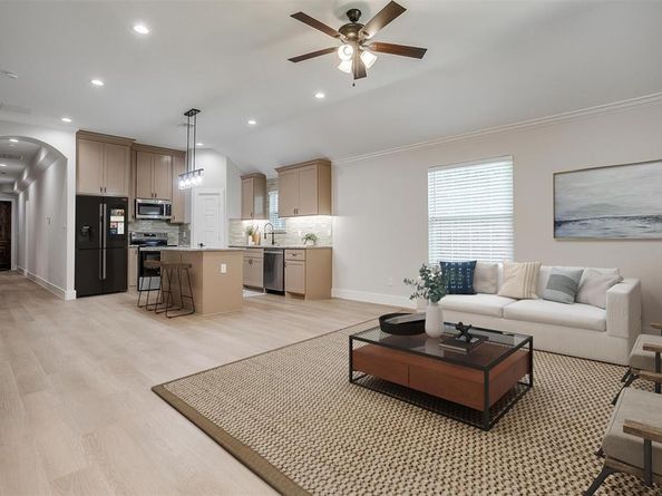 326 S Main Street , Cedar Hill Texas 75104