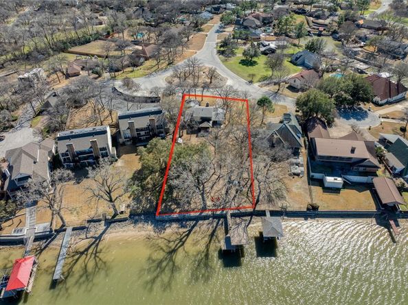 400  Driftwood Court , Azle Texas 76020